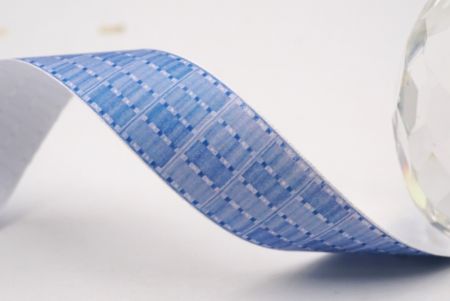 Небесно-блакитна плетена стрічка з візерунком у клітинку_AI